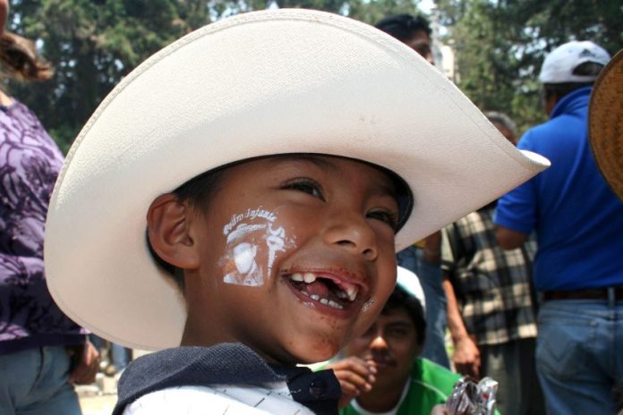 93005_0415Ped3_impreso Little kid smiling
