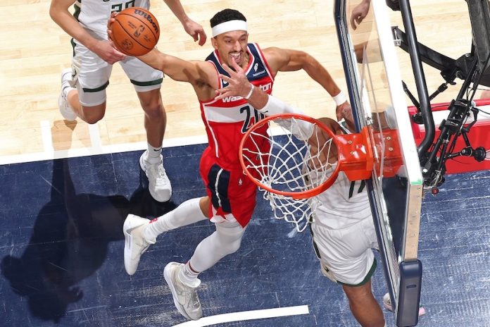 GPLAEXbWAAABWwJ Basketball players