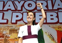 Claudia Sheinbaum at a meeting with legislators