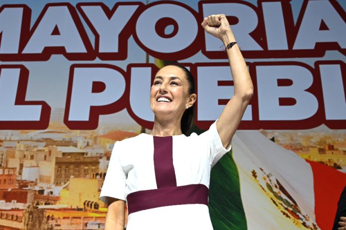 MorenaX_850 Claudia Sheinbaum at a meeting with legislators