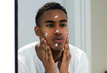 European Union retinol ban: What you should know if you live in Mexico. Man applying skincare cream