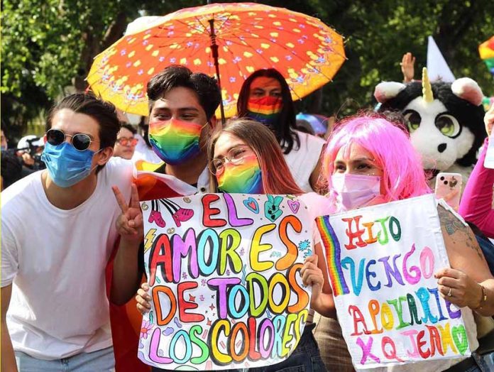 Twitter Fos LGBT community members celebrate same sex marriage legalization throughout Mexico