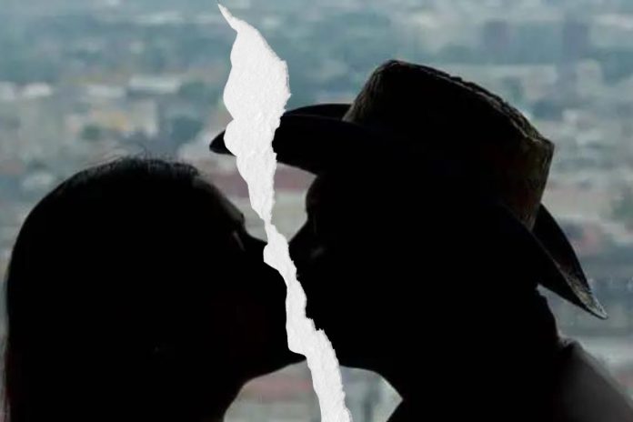 Bodas en la Torre Latino Couple kissing each other, but the photo is broken in half because they broke up