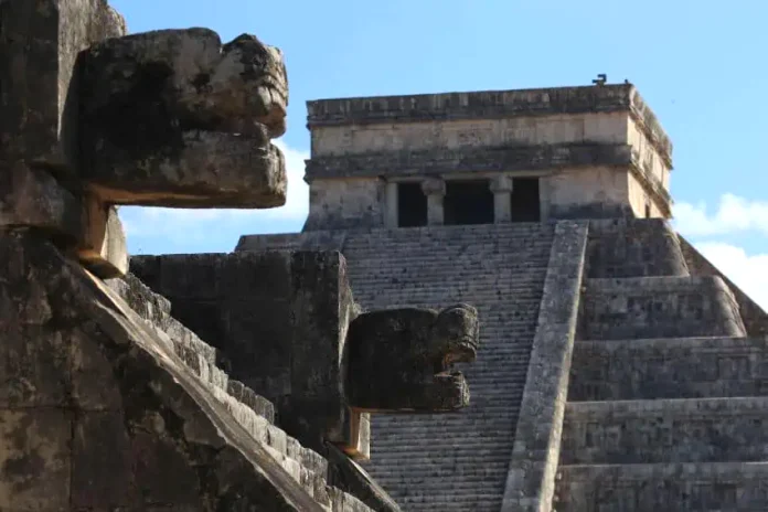 922833_Chichen-Itza-Equinoccio-2_impreso Chichén Itzá site